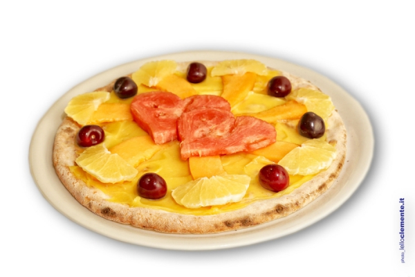 Pizza senza glutine con base di crema e frutta